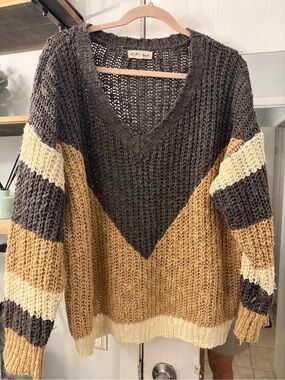 MACARON V-Neck Colorblock Sweater in Brown, Tan & Cream